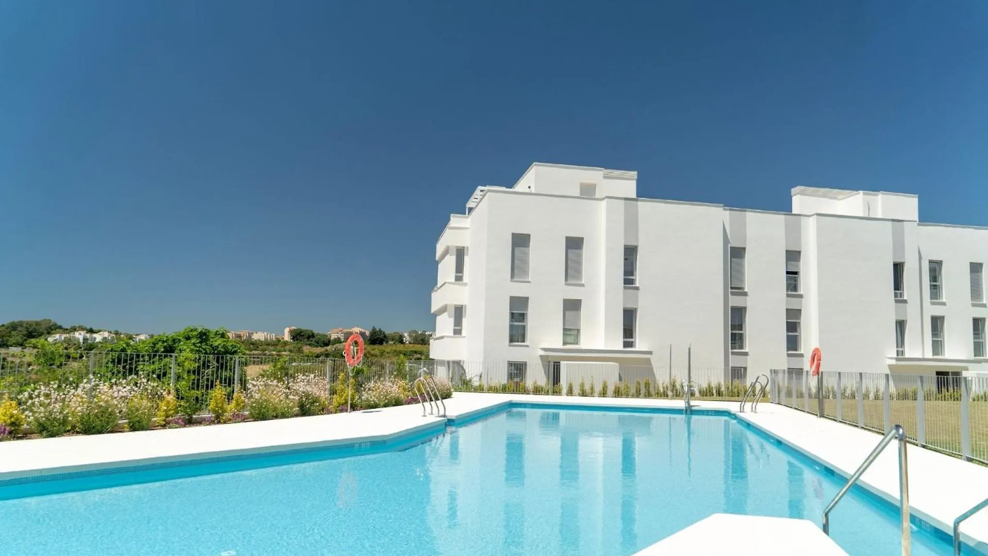 Appartement Chic Coastal Living On Estepona'S Golden Mile Spanje