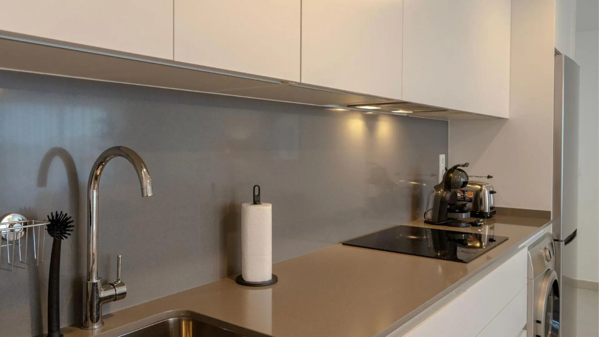 Chic Coastal Living On Estepona'S Golden Mile Appartement Estepona